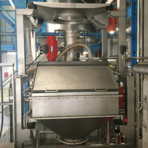 Emptying station with bag hopper